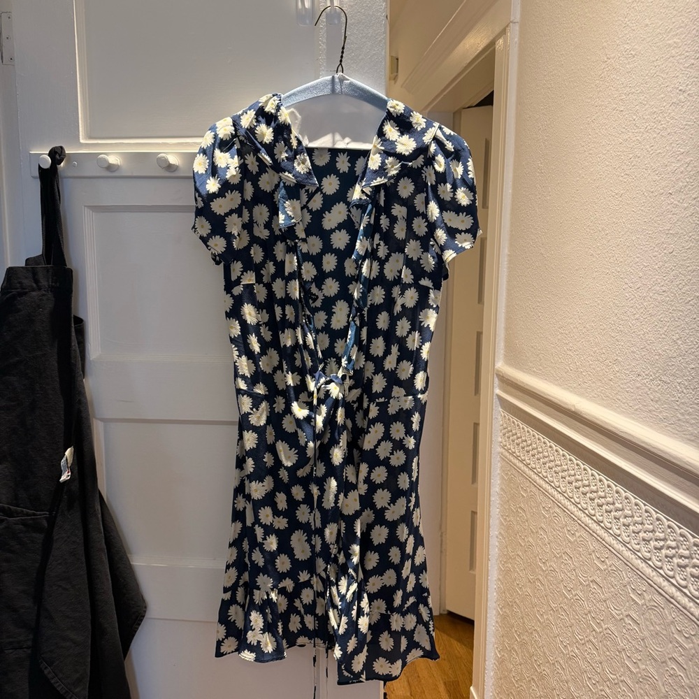 ✨ Relisation Par Valentina Short Sleeve Wrap Dress ✨ - Picture 4 of 6